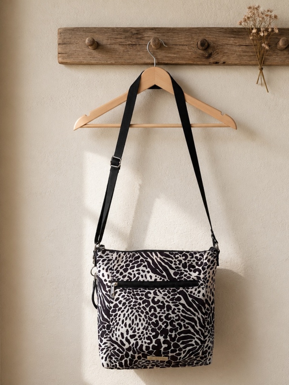 SAMANTHA BROWN TO-GO CHEETAH PRINT SHOULDER BAG (detachable coin purse included)